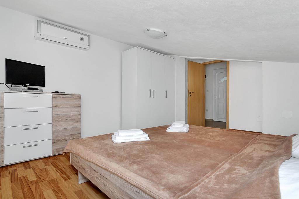 Apartmani Cico Gdinj ภายนอก รูปภาพ