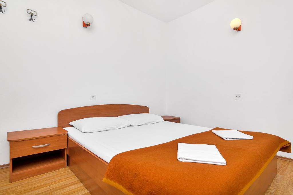 Apartmani Cico Gdinj ภายนอก รูปภาพ