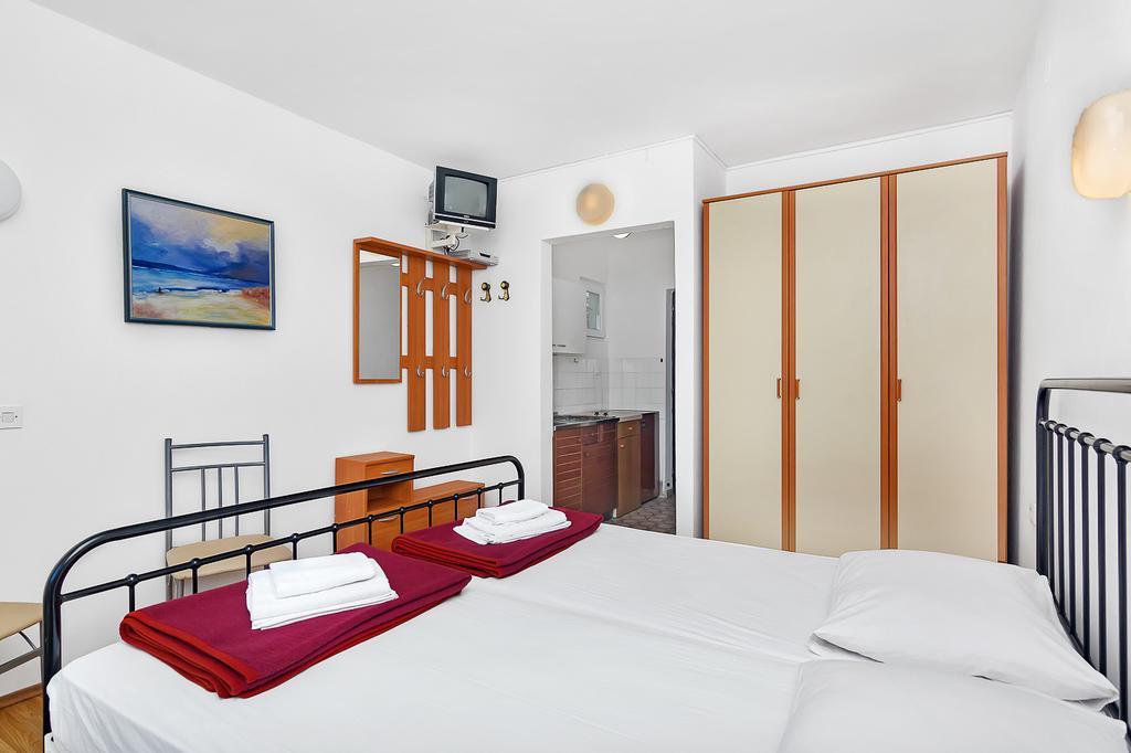 Apartmani Cico Gdinj ภายนอก รูปภาพ